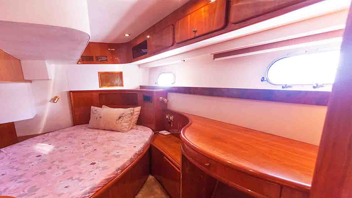 book dubai yachts majesty55ft 2